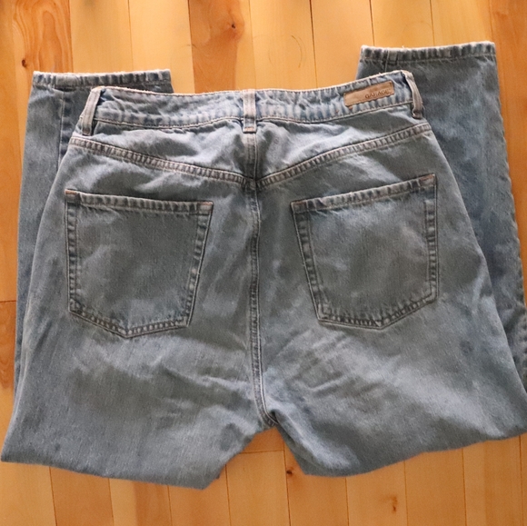 Garage Mom Jean's - Picture 3 of 4